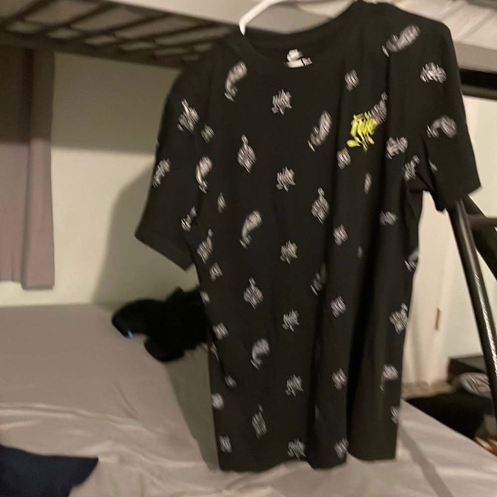 Black Nike tee midium tee